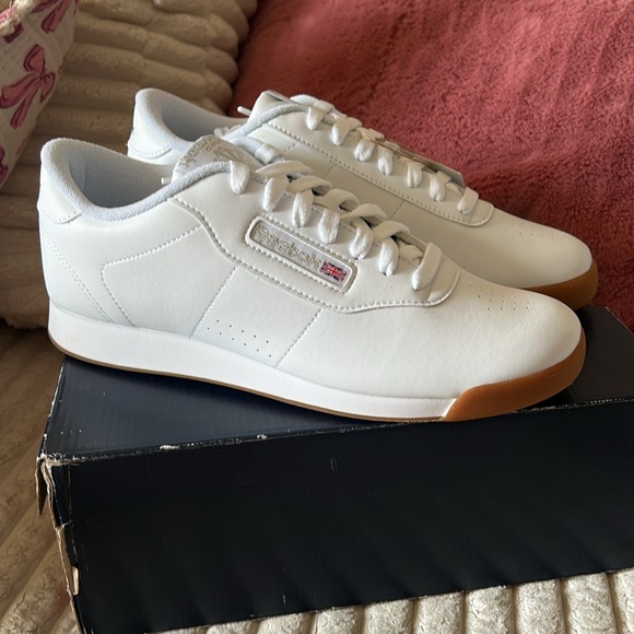 Reebok White Leather Sneakers NWT - Picture 3 of 7